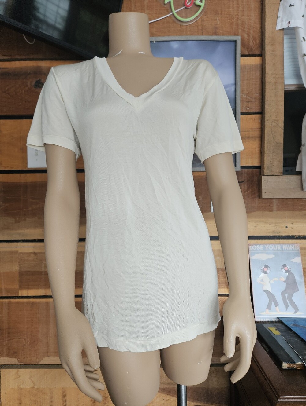 WinterSilks Cream V-Neck Short Sleeve Tee Flawed Quiet Luxury Basic Capsule Lg